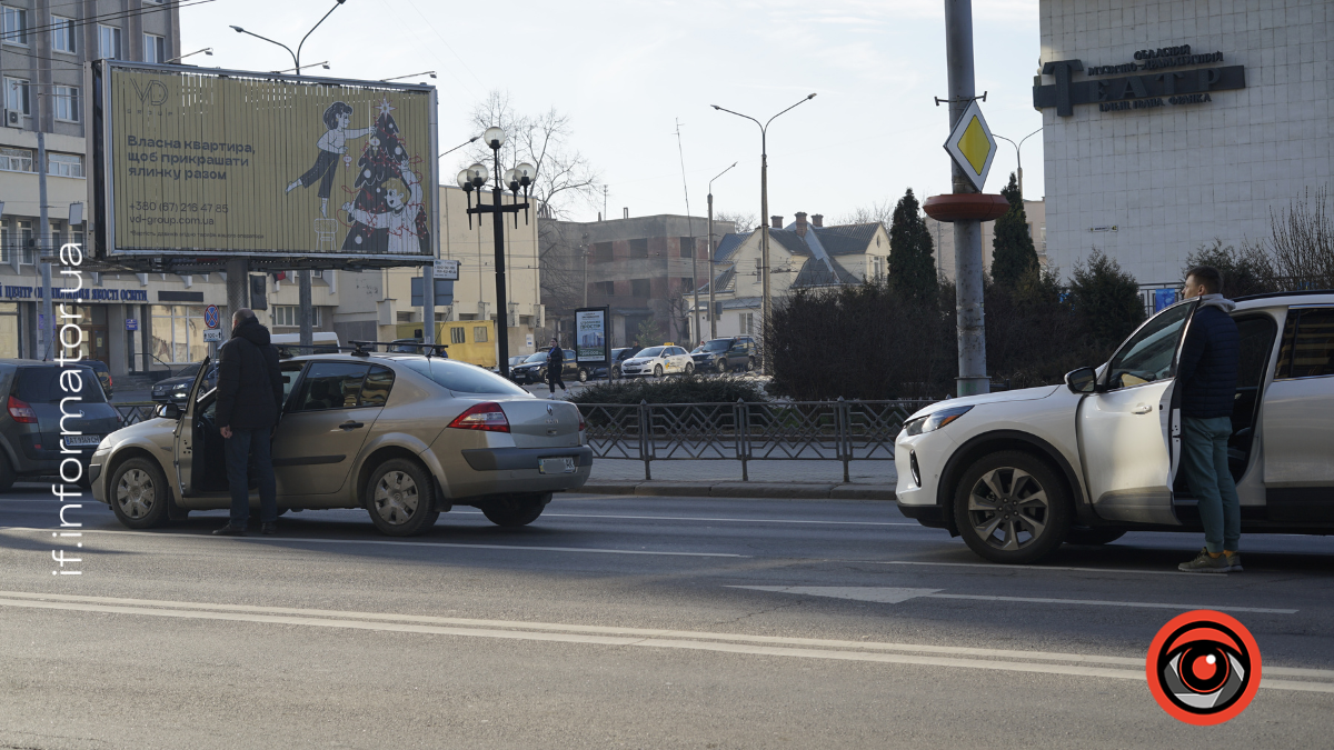 У Франківську провели акцію хвилини мовчання