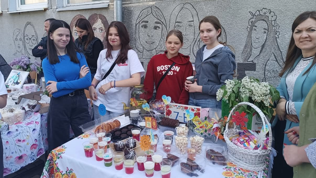 Благодійний ярмарок у Франківському 19 ліцеї
