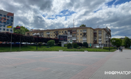 В Івано-Франківську на заїзді біля готелю "Надія" планують облаштувати елементи доступності та відновити дорожнє покриття