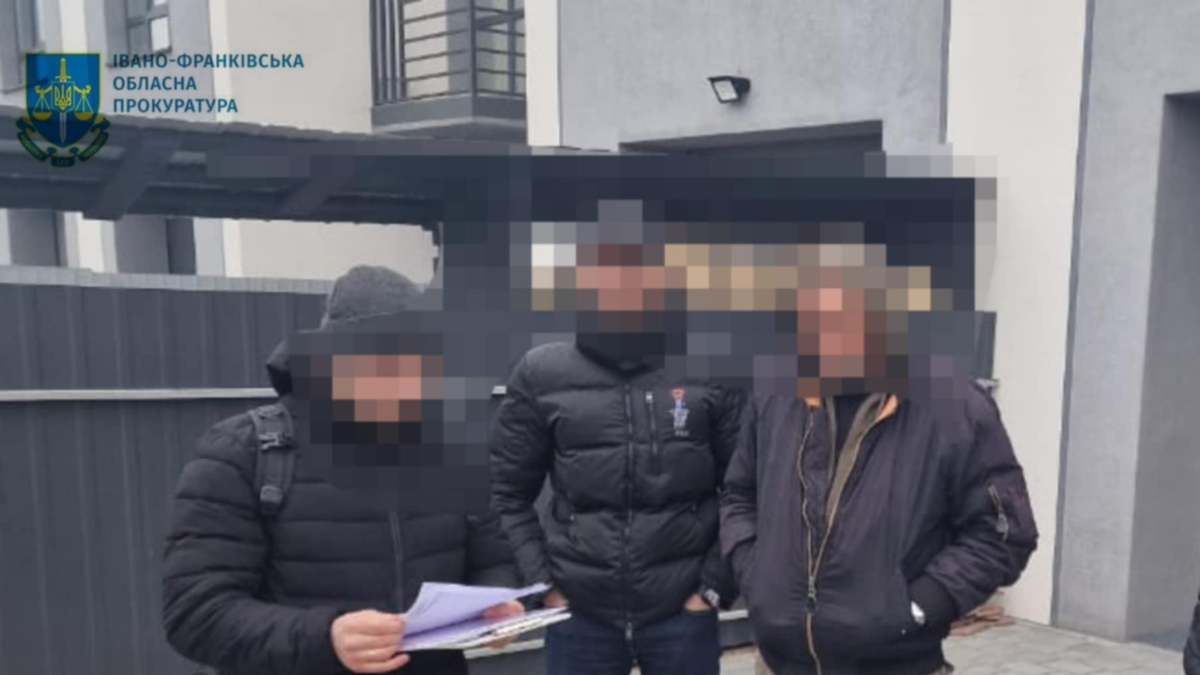 У Франківську судитимуть чоловіка, який відправляв наркотики та вибухівку на прифронтову територію