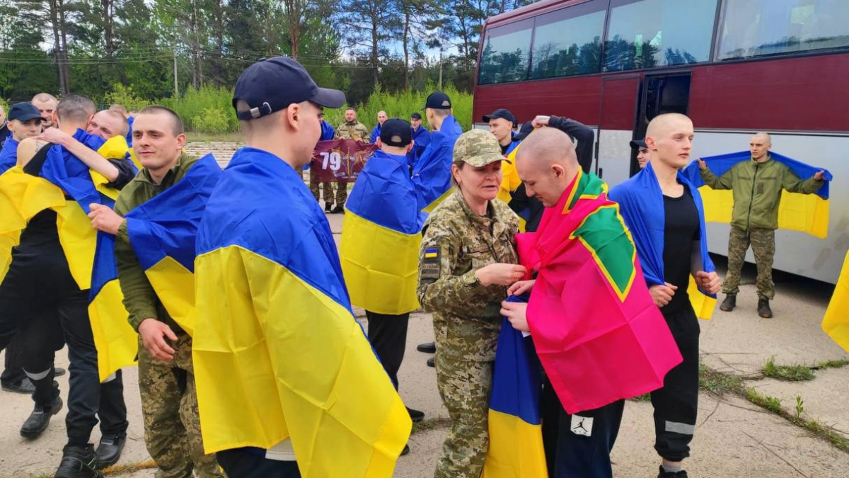 З російського полону повернулися 205 українських захисників 