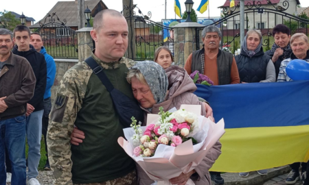 18 травня у селі Білозіра Пасічнянської громади зустріли військовослужбовця Олександра Складановського, який провів 30 місяців у російському полоні