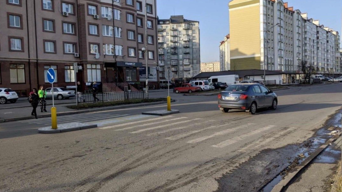 Раніше Інформатор повідомляв, що біля ТЦ "Арсен" в Івано-Франківську планують облаштувати острівець безпеки з елементами доступності