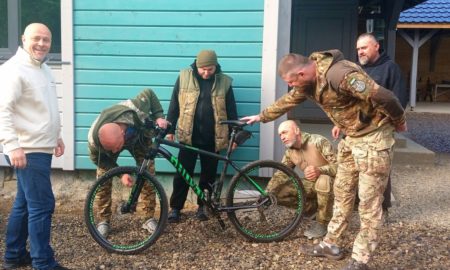 Передача велосипеду для поранених бійців