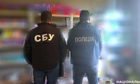 Працівник СБУ та поліцейський
