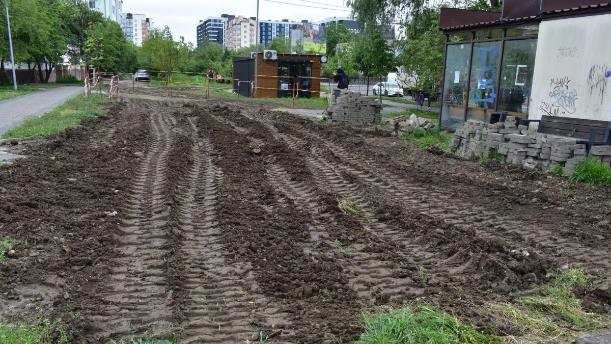 Ремонт тепломережі на Хіміків