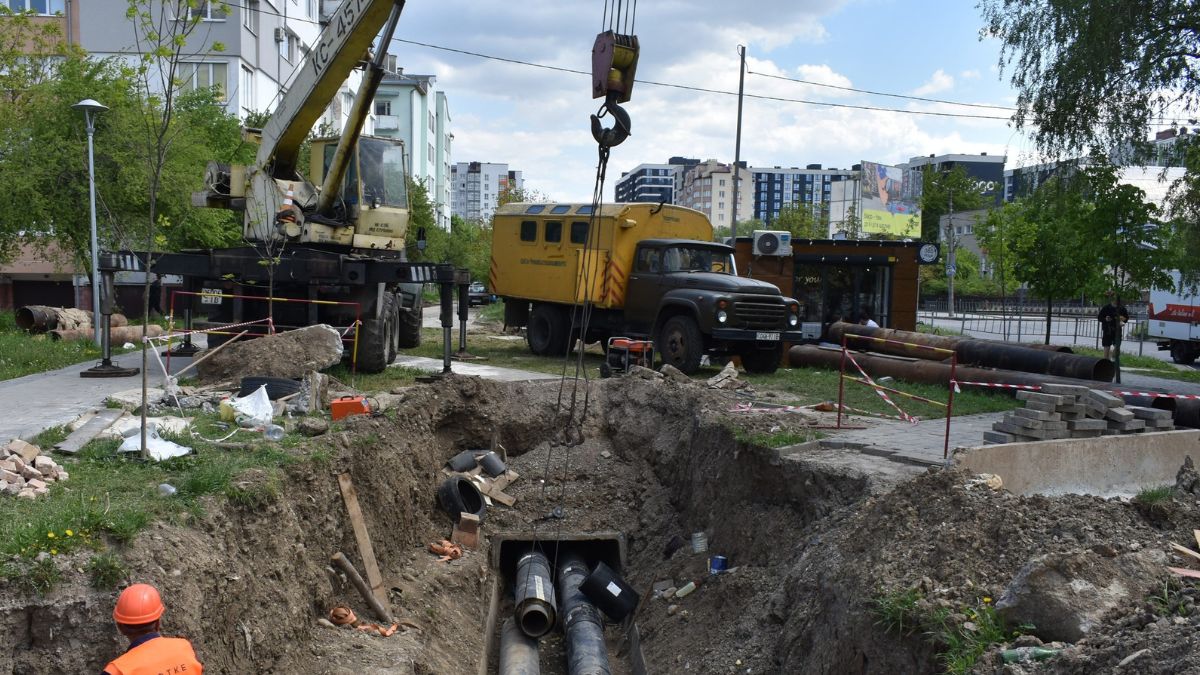 Ремонт тепломережі на Хіміків