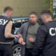 Служба безпеки України спільно з Державним бюро розслідувань викрили та затримали посадовця прикордонної служби на Івано-Франківщині, який систематично продавав конфіденційну інформацію з баз даних Держприкордонслужби