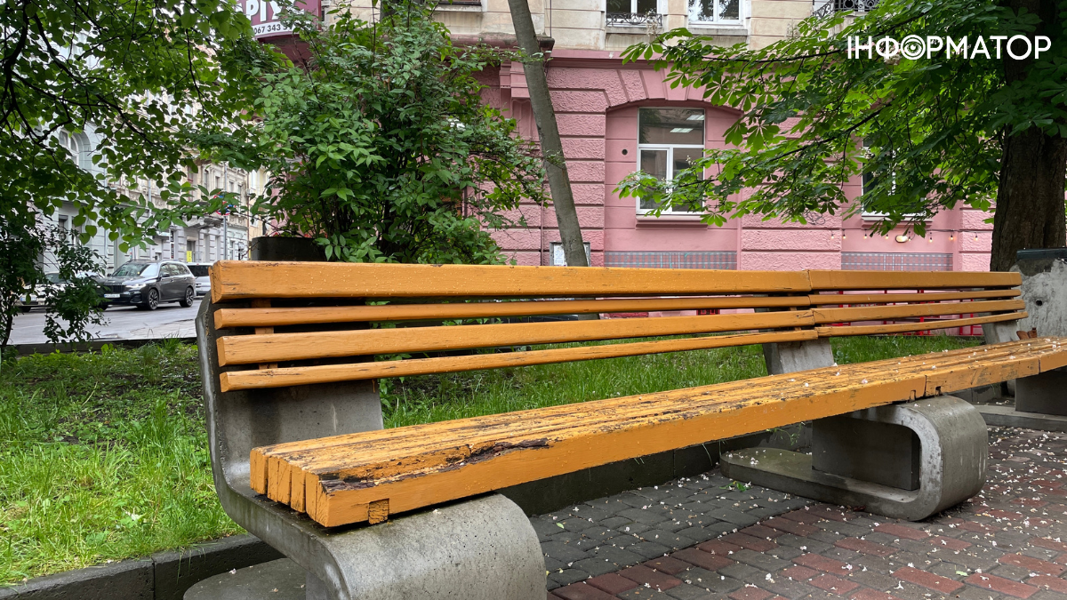 Сквер «П’ятниця» на вулиці Кривій в Івано-Франківську з’явився у 2016 році