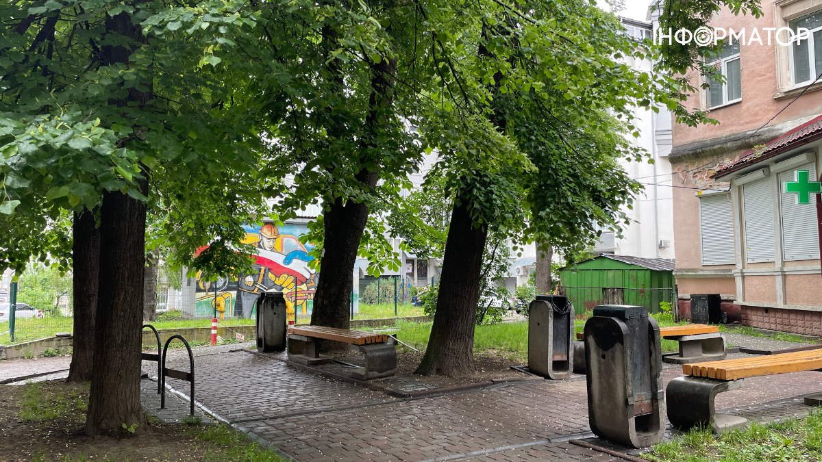 Сквер «П’ятниця» на вулиці Кривій в Івано-Франківську з’явився у 2016 році