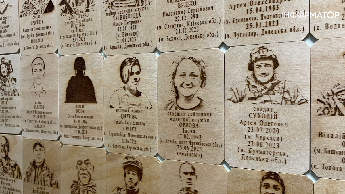 У Франківську відкрили "Стіну пам’яті" на честь загиблих медиків України