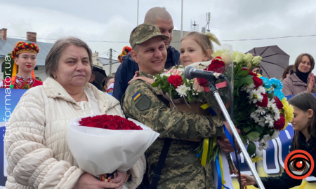 До рідного міста повернувся захисник: у Надвірній зустріли військовополоненого Володимира Алексєєва