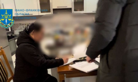 Боргові розписки та "чорна" бухгалтерія: у Франківську судитимуть "валютницю", яка ошукала клієнтів на майже 50 млн грн
