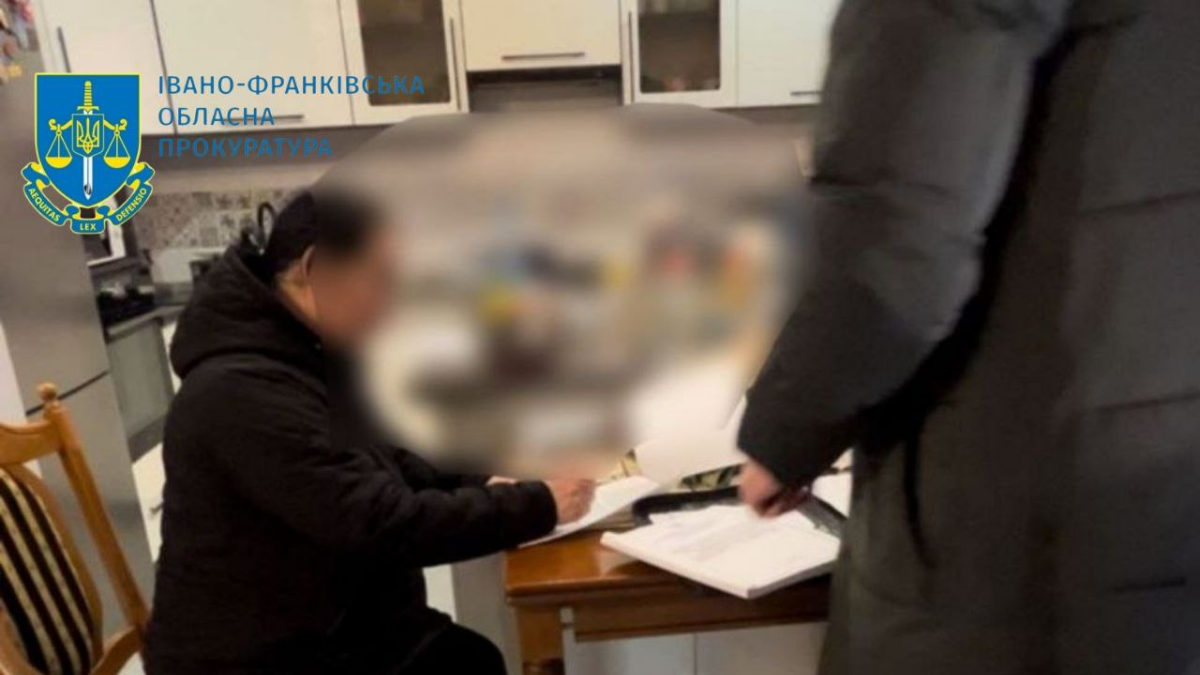 Боргові розписки та "чорна" бухгалтерія: у Франківську судитимуть "валютницю", яка ошукала клієнтів на майже 50 млн грн