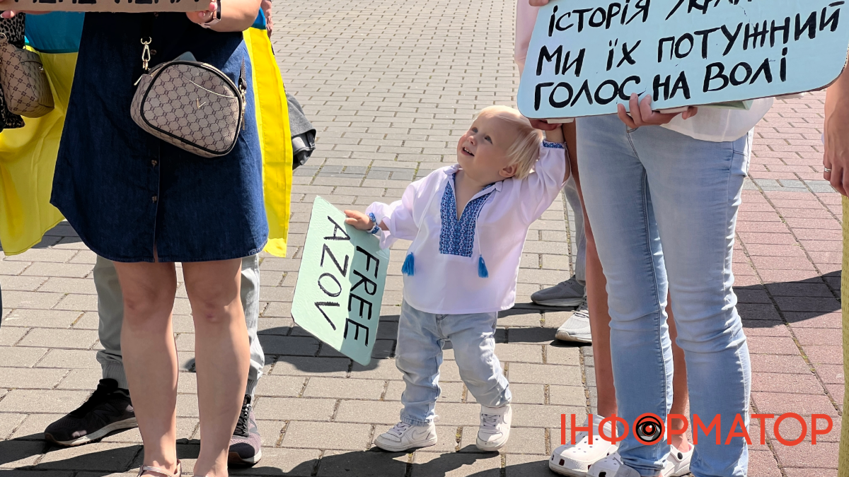 "- Хто в тебе там? - У мене там всі...": акція-нагадування про полонених та зниклих безвісти відбулась в Івано-Франківську
