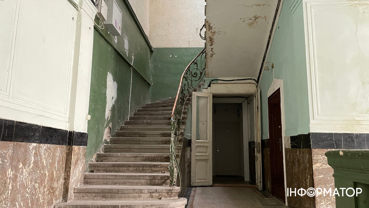 У центрі Івано-Франківська, на вулиці Незалежності, 15, досі стоїть будинок, де в 1942 році діяв обласний провід ОУН(б).