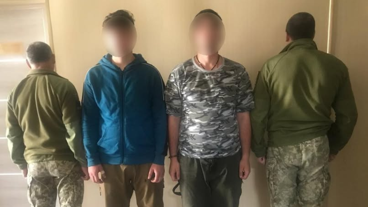 На Прикарпатті затримали двох чоловіків з Миколаївщини, які під виглядом туристів намагалися потрапити до Румунії.