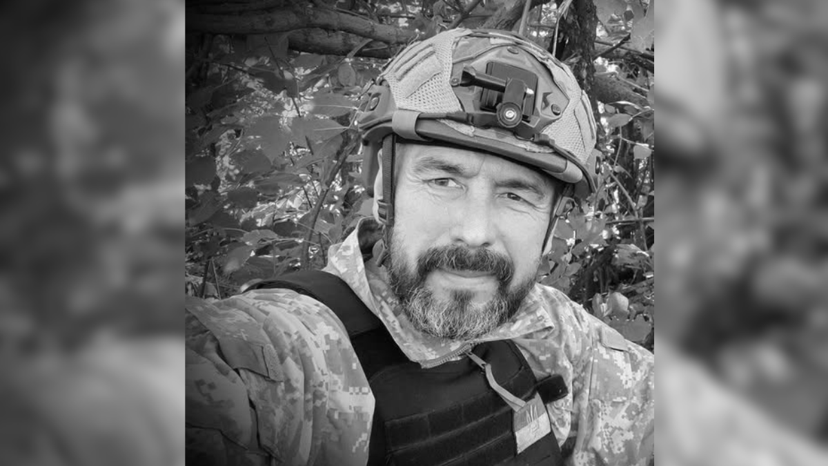 Президент України Володимир Зеленський посмертно нагородив орденом «За заслуги» ІІІ ступеня військового та фотодокументаліста Руслана Ганущака з Івано-Франківська