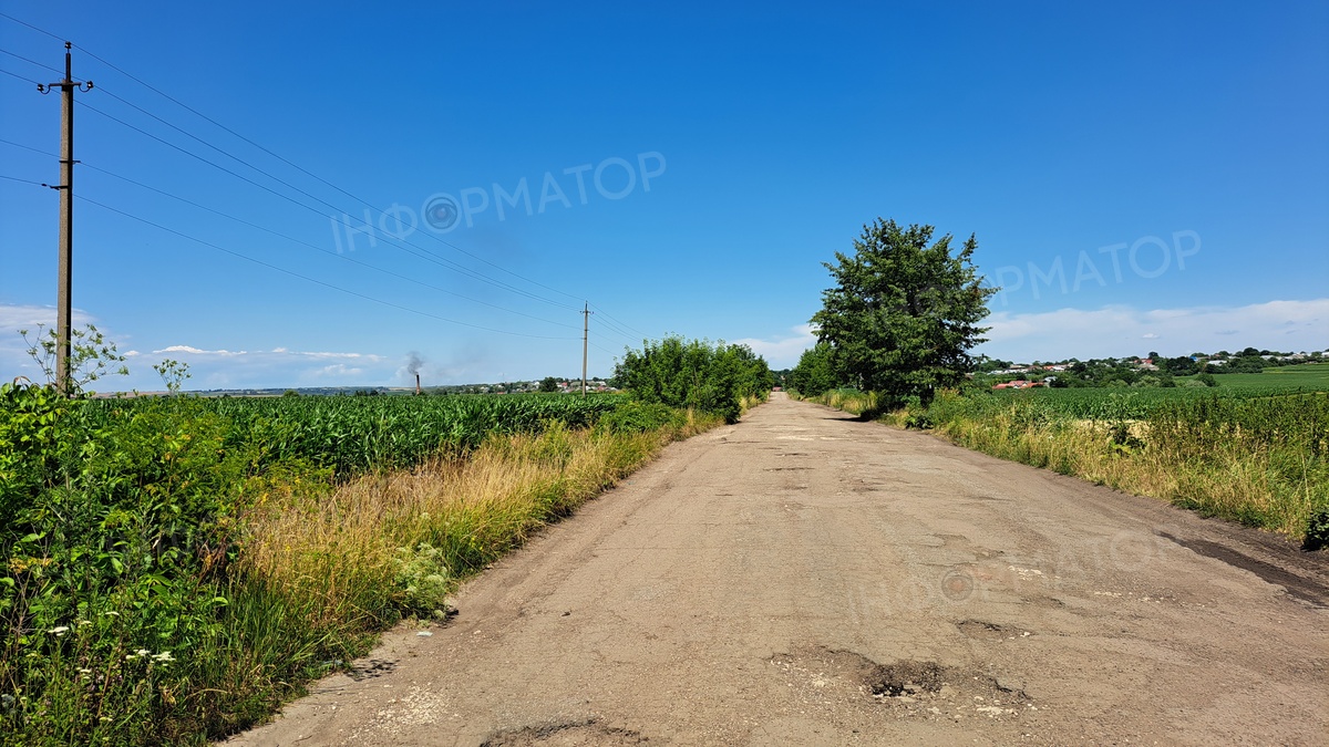 Дорога в селі Топорівці