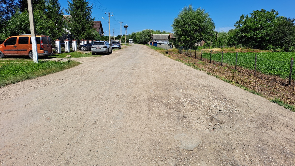 Дорога в селі Топорівці