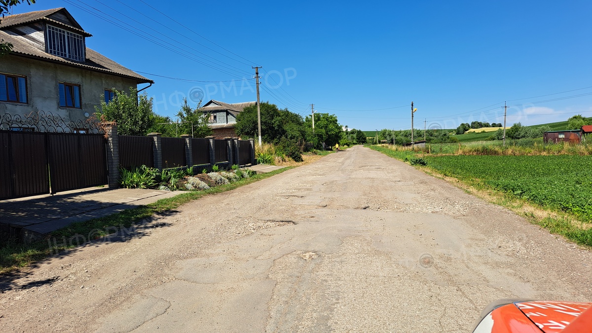 Дорога в селі Топорівці