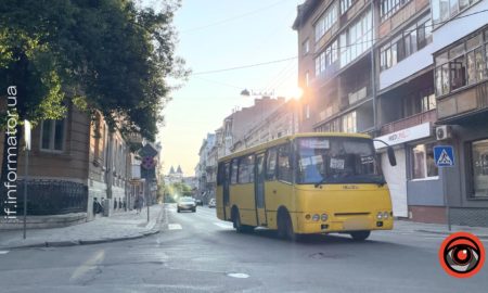 Приватні перевізники у Франківську погодилися встановити валідатори у маршрутках за власний кошт