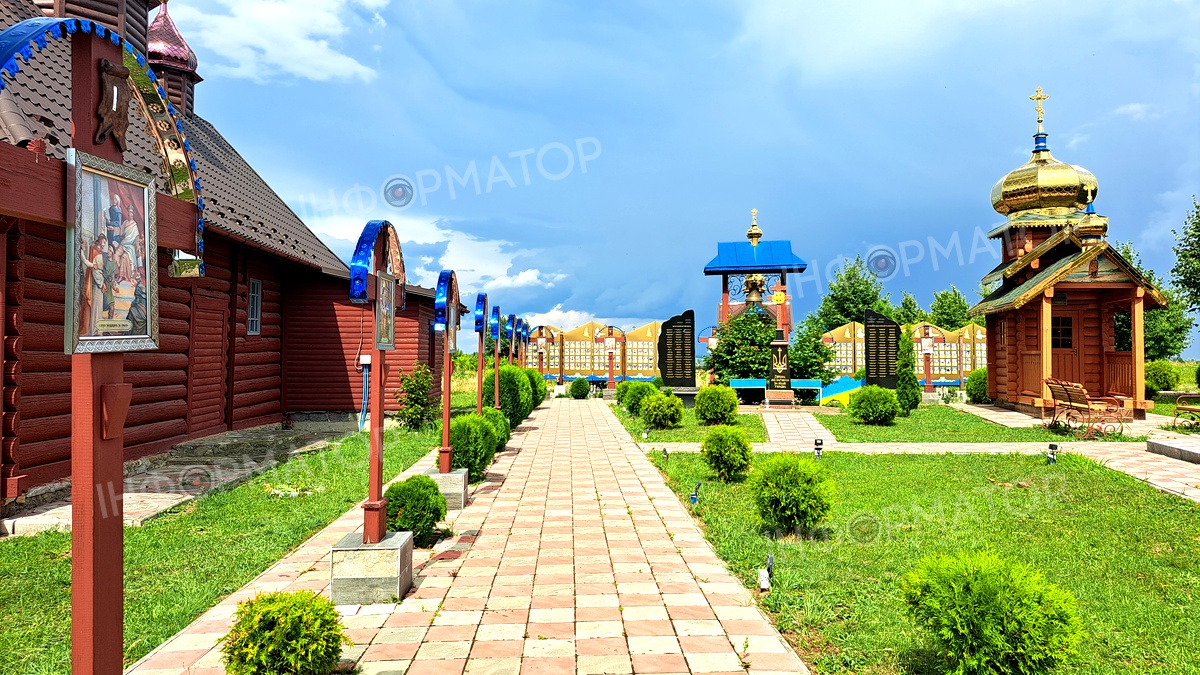алея слави в монастирі