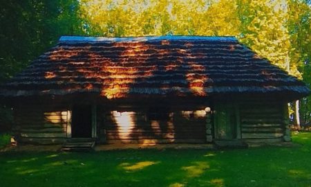 Старовинна хата у Галичі