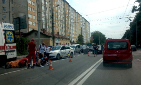 31 серпня на перехресті вулиць Галицька та Тролейбусна в Івано-Франківську сталася дорожньо-транспортна пригода. Внаслідок аварії постраждала дівчина
