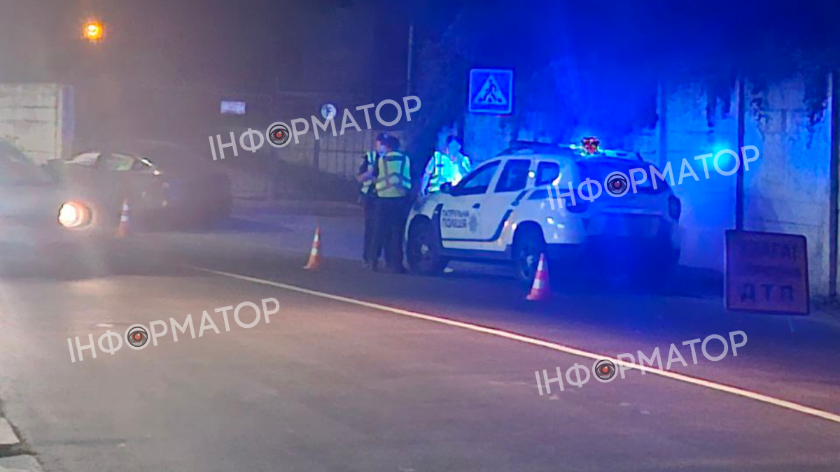 В Івано-Франківську Tesla врізалася у паркан