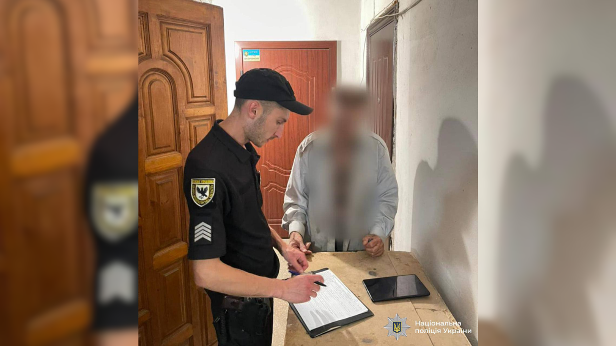 16 серпня на одній із центральних вулиць Калуша чоловік ходив без одягу