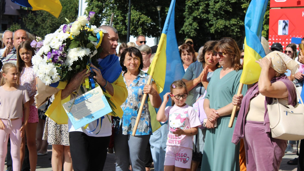 20 серпня 2025 року на центральній площі Верховини урочисто зустріли Петра Недоходюка, який після тривалого перебування в російському полоні повернувся додому