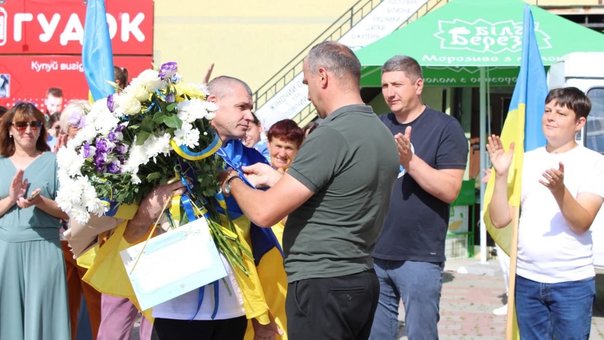 20 серпня 2025 року на центральній площі Верховини урочисто зустріли Петра Недоходюка, який після тривалого перебування в російському полоні повернувся додому