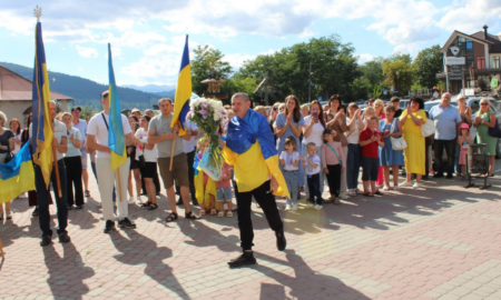 20 серпня 2025 року на центральній площі Верховини урочисто зустріли Петра Недоходюка, який після тривалого перебування в російському полоні повернувся додому