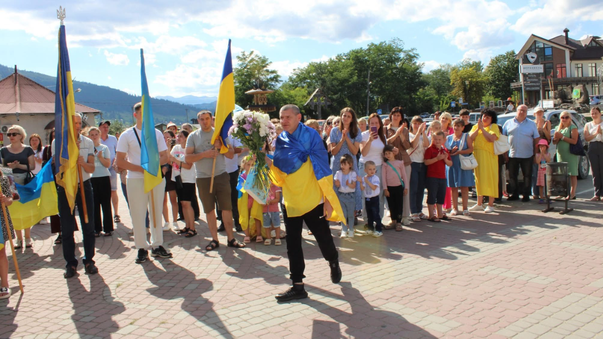 20 серпня 2025 року на центральній площі Верховини урочисто зустріли Петра Недоходюка, який після тривалого перебування в російському полоні повернувся додому
