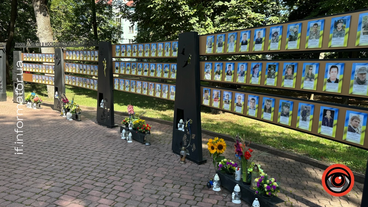 «Дзвін пам'яті» у Меморіальному сквері