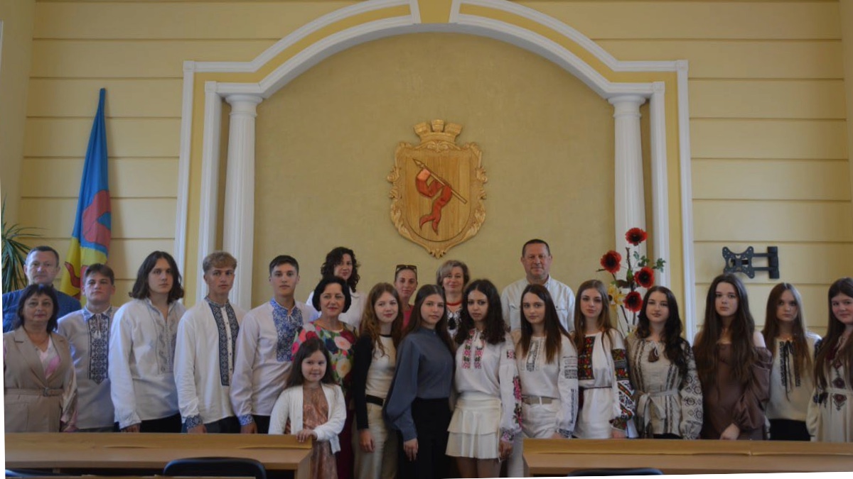 В Надвірнянській громаді кращим випускникам вручили грошові сертифікати