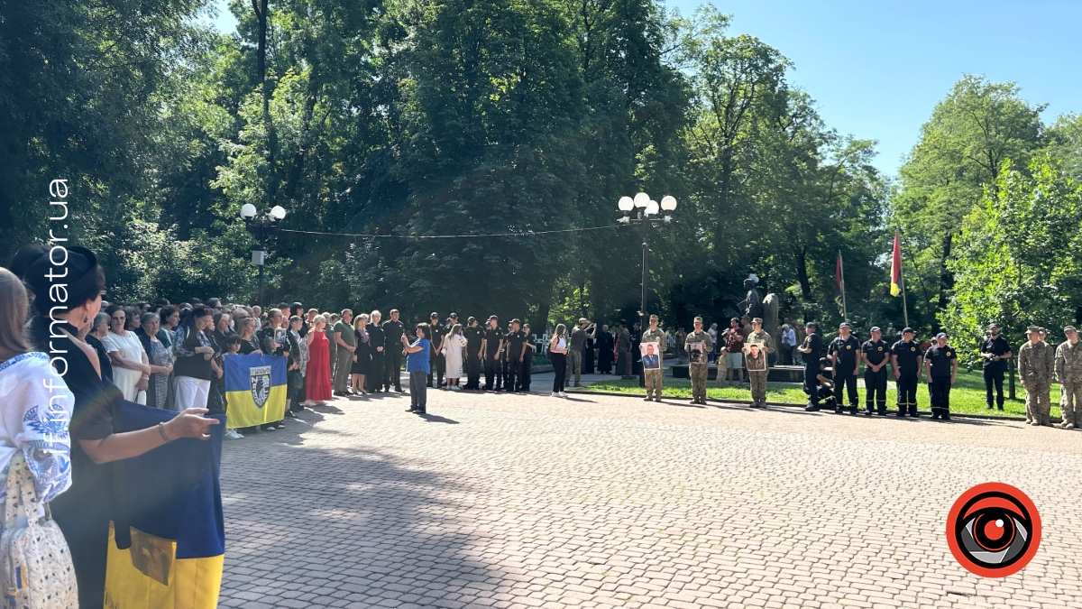 «Дзвін пам'яті» у Меморіальному сквері