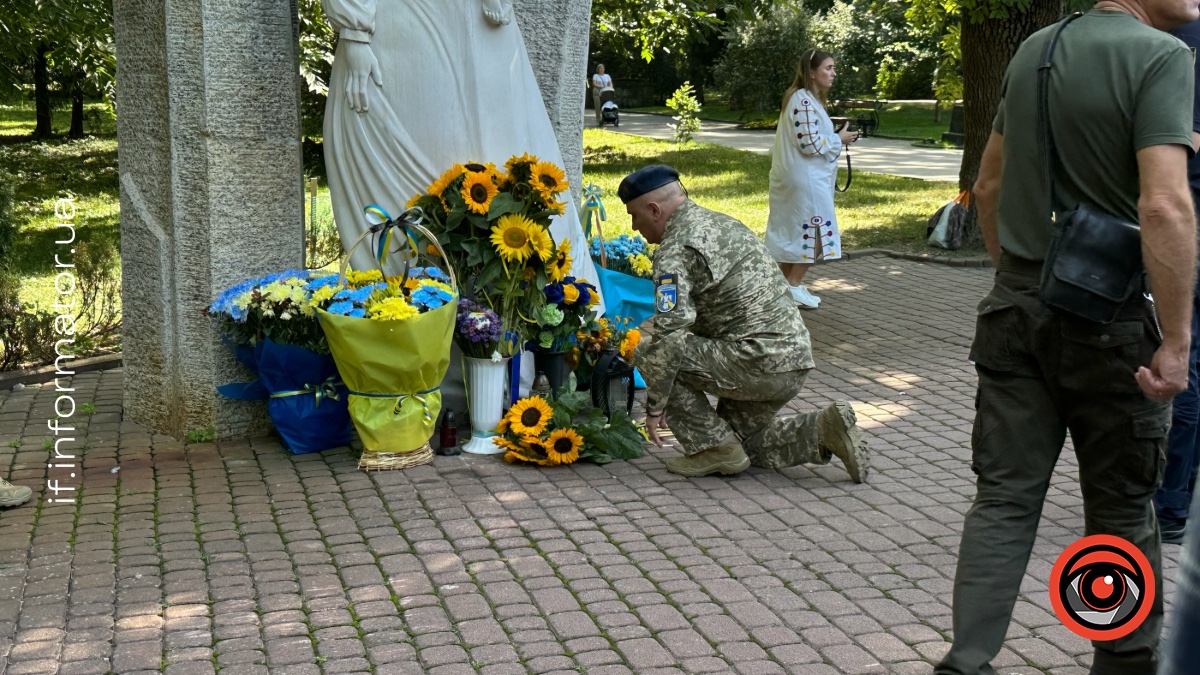 У Франківську відбувся «Дзвін пам'яті»: посмертно відзначили військових 