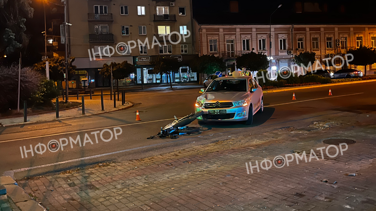 Увечері 4 вересня в центрі Івано-Франківська сталася дорожньо-транспортна пригода, внаслідок якої постраждав неповнолітній