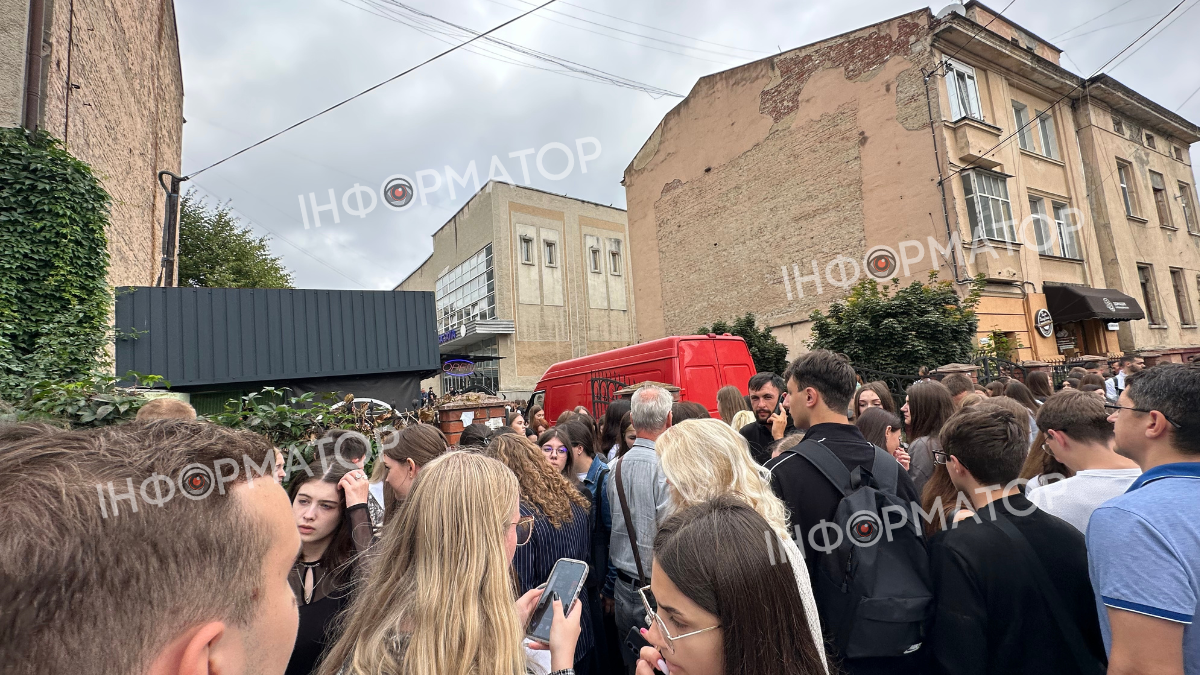 1 вересня до поліції надійшли повідомлення про ймовірні замінування трьох університетів, ЦНАПу та залізничного вокзалу в Івано-Франківську