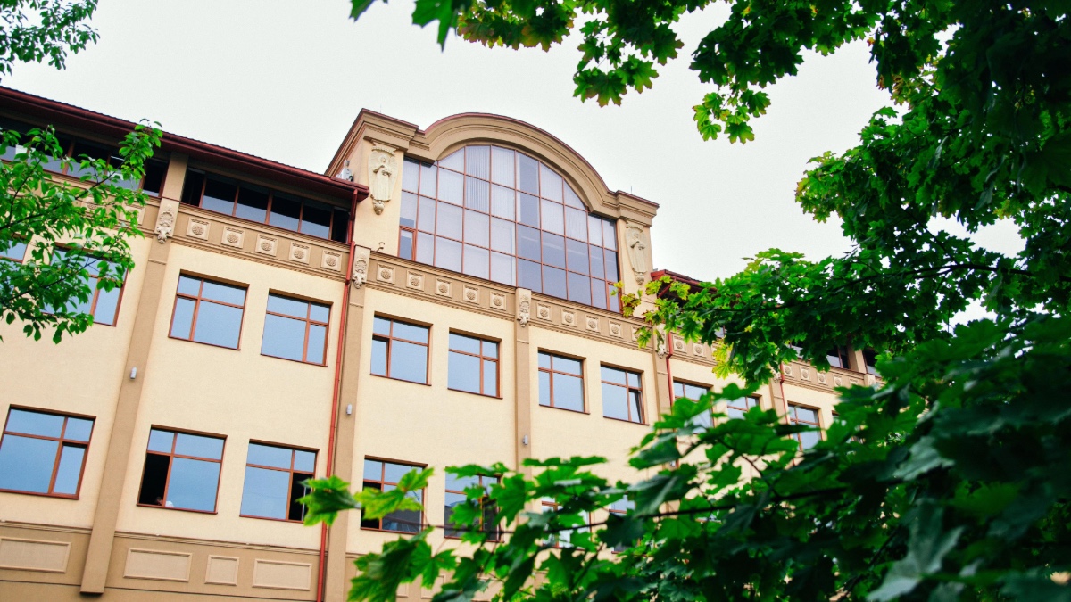 Франківський університет увійшов у ТОП-15 найдохідніших приватних закладів вищої освіти