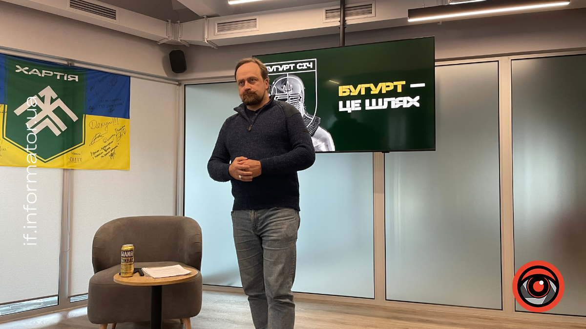 Андрій Бондар на лекції, присвяченій історії українського війська