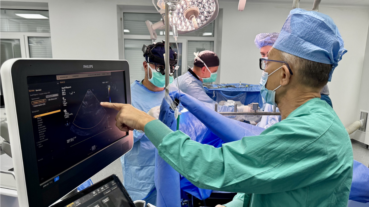 До ЦМКЛ у Франківську приїхав кардіоанестезіолог зі США