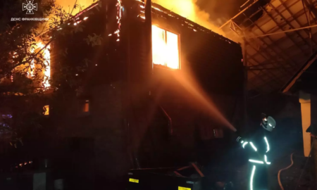 Вночі 24 жовтня у селі Новий Мізунь Вигодської територіальної громади горіли два дерев'яні житлові будинки. Внаслідок пожежі постраждав чоловік
