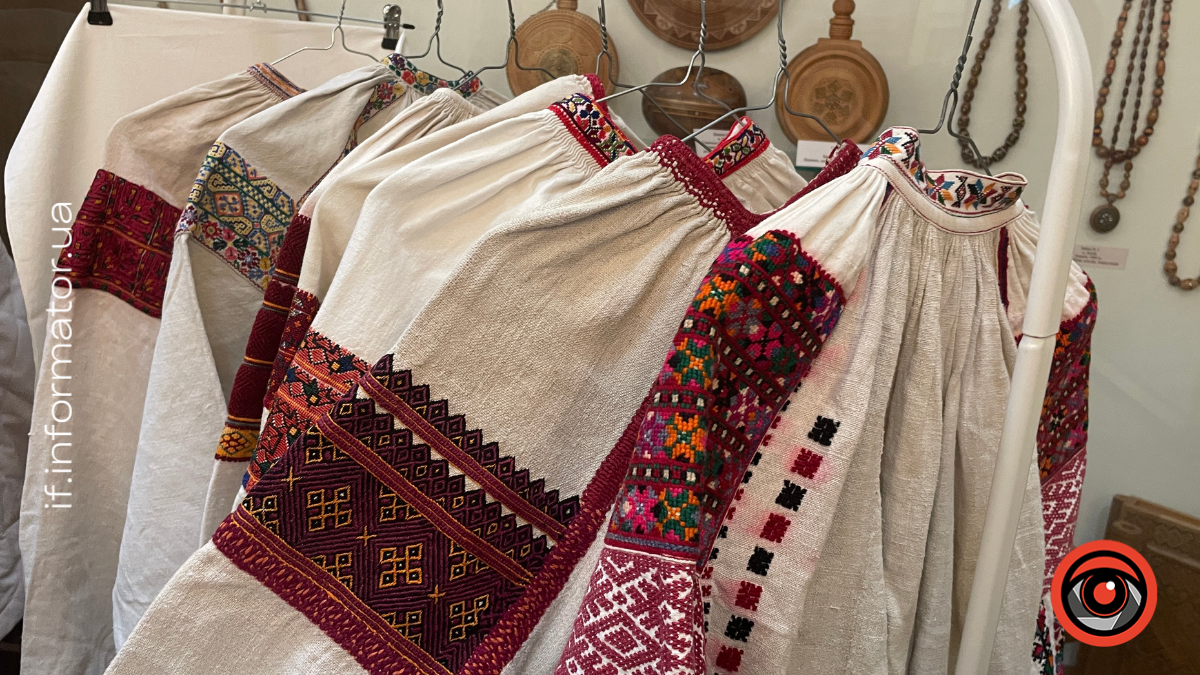 Презентація альбому-каталогу "Вишиті сорочки Городенківського покуття"