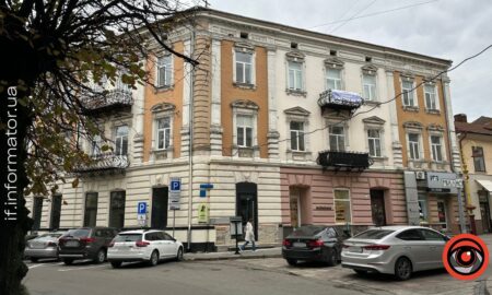 Як ремонтні роботи ледь не зашкодили фасаду будівлі-пам'ятки на вул. Шашкевича у Франківську