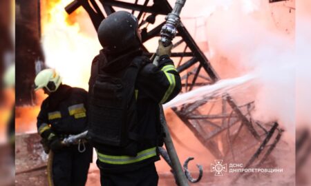 Ворог атакував енергетичну інфраструктуру: в деяких містах України діють аварійні відключення