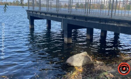 На міському озері у Франківську знизився рівень води (ФОТО)