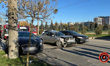 Через неуважність: у Франківську сталася ДТП за участі трьох авто